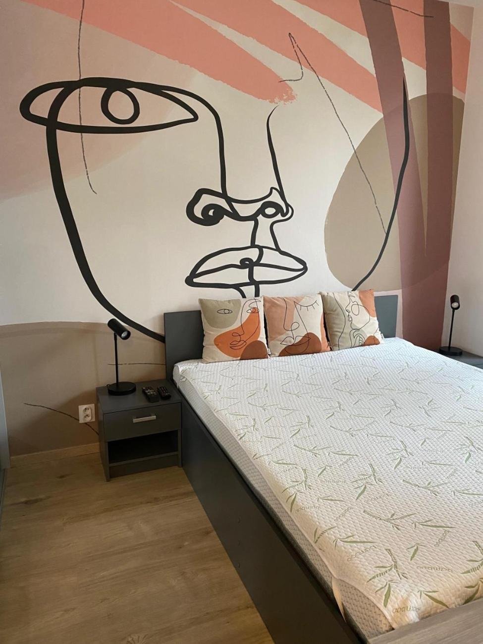 Fiaor Apartment, 1-2 Guests, Free Parking & Wifi, 7 Km Downtown, Апартаменти
