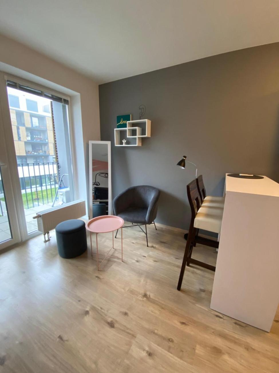 Fiaor Apartment, 1-2 Guests, Free Parking & Wifi, 7 Km Downtown, Апартаменти Братислава