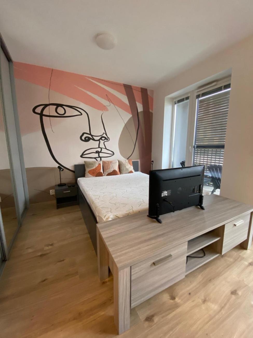 Fiaor Apartment, 1-2 Guests, Free Parking & Wifi, 7 Km Downtown, Братислава