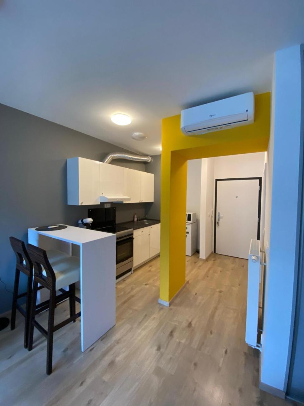 Апартаменти Fiaor Apartment, 1-2 Guests, Free Parking & Wifi, 7 Km Downtown, Братислава